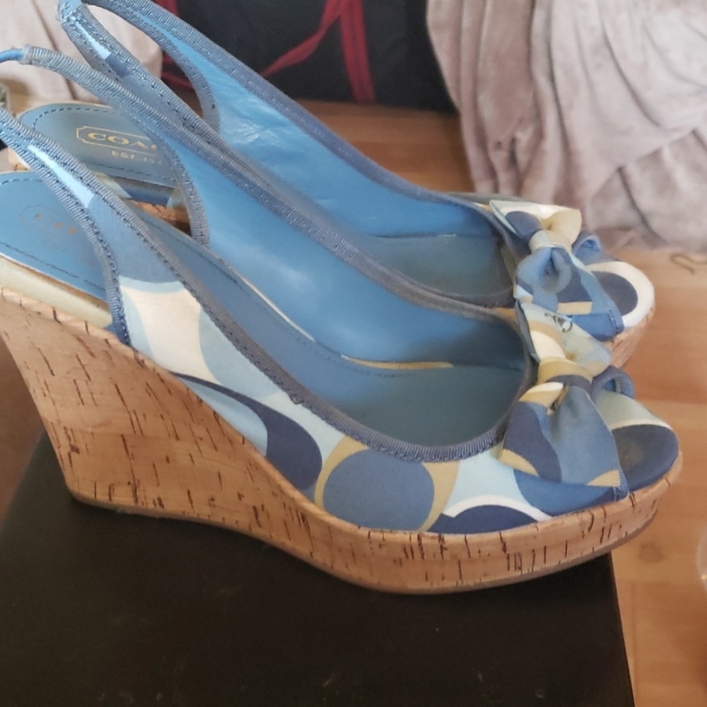 Shoes - Picture 2 of 3